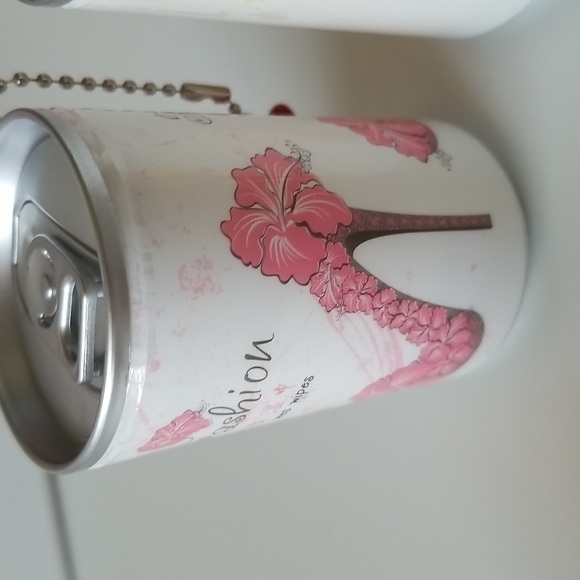 3/$25♥️ Mini Can Portable Fashion Heel Design Sanitizing Wet Wipes Keychain New - Picture 8 of 13